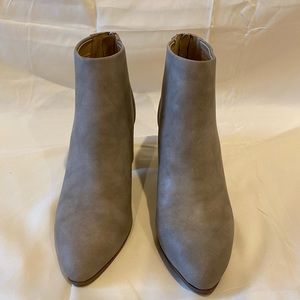 Pre-owned ankle boots. Size 6.5